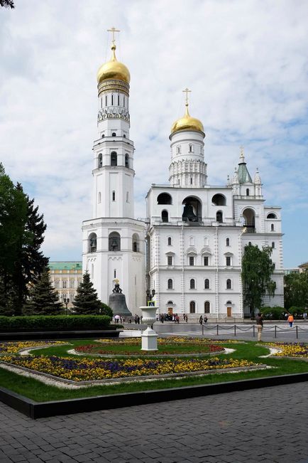 Московський кремль Тайницкая сад і новий парк в травні