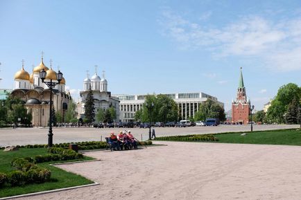 Московський кремль Тайницкая сад і новий парк в травні