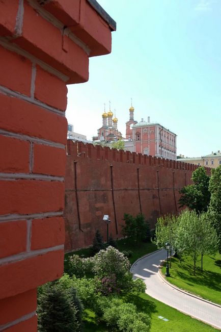 Московський кремль Тайницкая сад і новий парк в травні