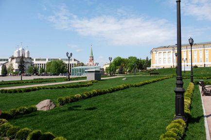 Московський кремль Тайницкая сад і новий парк в травні