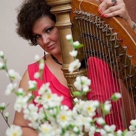 Muzicianul harpist la nunta lui Elena tavusheva