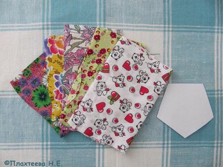 A labda készült ruhával a technika „Patchwork” (gyermek fejlődését) A labda a művészet szövet „patchwork varrás”