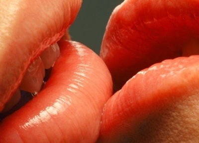 На здоров'я! Як впливають поцілунки на наш організм