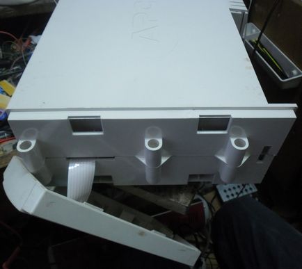 Nem könnyű szétszerelés APC BACK-UPS RS 800, egy kosár (back-up) Nem könnyű szétszerelés APC BACK-UPS RS 800, kosár