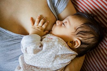 Нічне годування дитини, нічне годування дитини до року, після року, відучує дитини від нічних