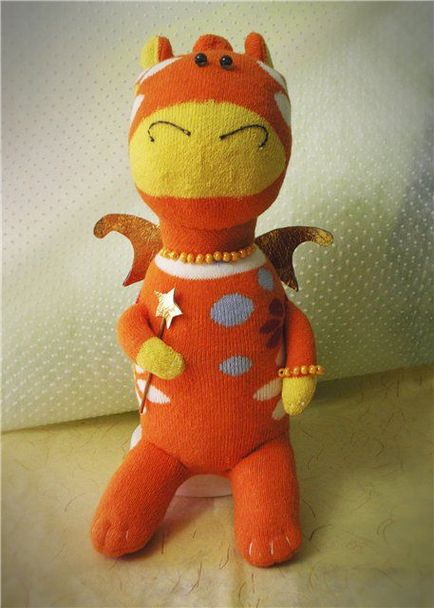 Новорічний дракончик з пари шкарпеток - ярмарок майстрів - ручна робота, handmade