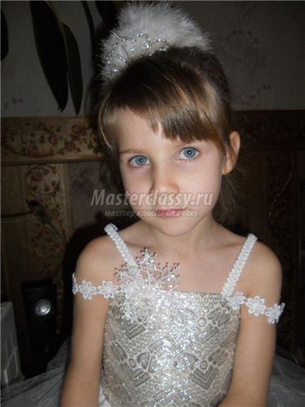 Новорічний костюм для дівчинки принцеса - сніжинка