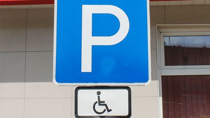 Locuri de parcare pentru persoanele cu handicap