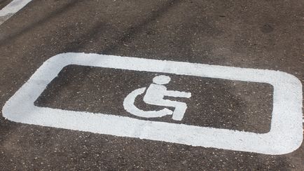 Locuri de parcare pentru persoanele cu handicap