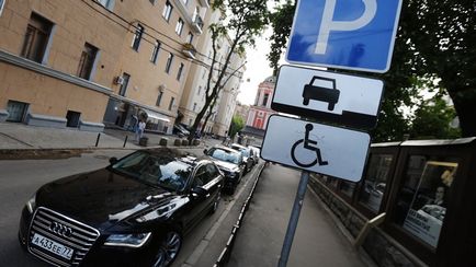 Locuri de parcare pentru persoanele cu handicap