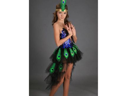 Peacock costum propriu