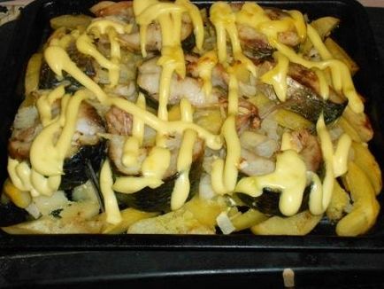 Pelengas, coapte în cuptor cu bucăți de rețetă de cartof cu o fotografie