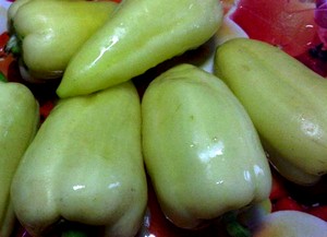 Помідори, огірки, перець в томатному соку - російська кухня