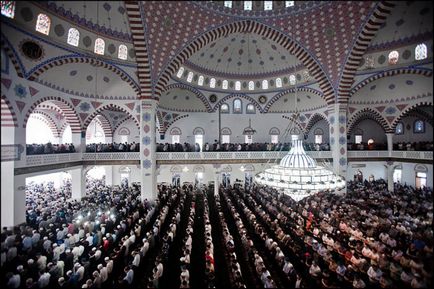 Порядок здійснення святкової молитви з нагоди ураза байрам (- ід аль фітр), мечеть