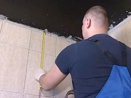 Plafoanele Reechnye pentru o baie ca pe propriile mâini pentru a face un compozit de finisaj de proiectare