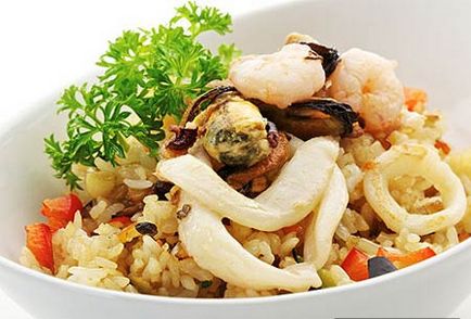 Салат з кальмарів з рисом корисне і ситне блюдо