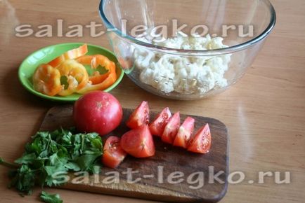 Salata din conopidă pentru iarnă, rețetă cu roșii și piper dulce