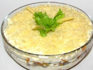 Salată - tort cu pui și ciuperci, rețete culinare delicioase