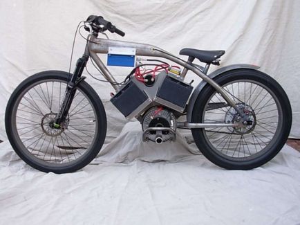 Auto-motocicleta electrica cu o capacitate de 15 litri