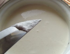 Lapte condensat într-o rețetă de coacere fără pudră de lapte