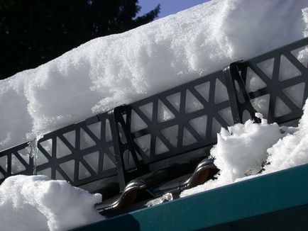 Reținerea zăpezii pe acoperiș cu propriile mâini