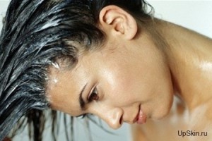Peeling salin pentru revizuirea și pregătirea pentru creșterea și tratamentul părului