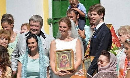 Nunta anastasiei a fost realizată cu o strânsă și Petra Grishchenko