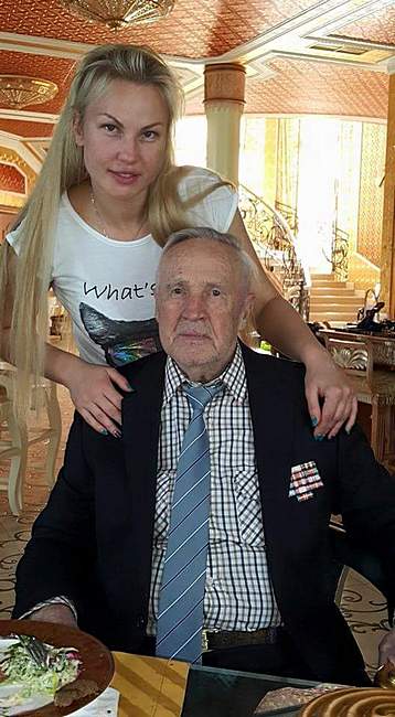 Soția milionarului Mohammad Zahura - Kamalya și a familiei sale au venit la Cernigov pentru o nuntă la Anna și