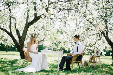 Esküvői fotózást az almafák