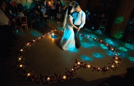 Lumanari în design-ul celebrării nunții este elegant și romantic!