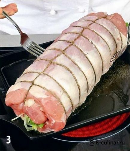 Carne de porc se toacă cu ceapă și legume cu o fotografie