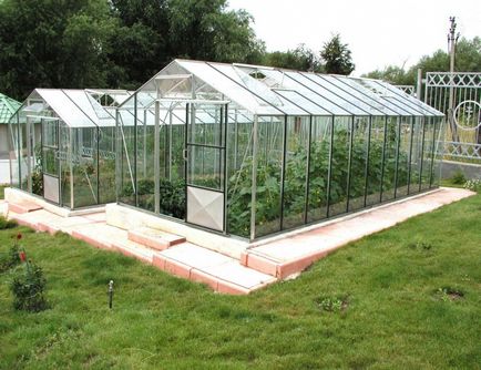 Üvegházak a kertben telek, hogyan kell felépíteni egy üvegház, szegély kialakítása, hogy egy kertben,