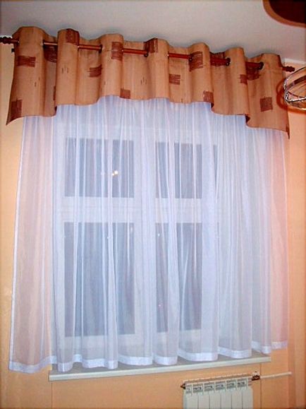 Decoram bucataria cu draperii scurte