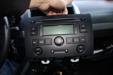 Instalarea butoanelor de comandă radio pe volan - un club de perete mare