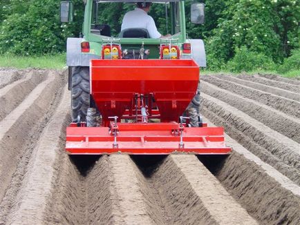 Dispozitivul și caracteristicile tehnice ale manualului de instrucțiuni pentru mașinile de plantat cartofi