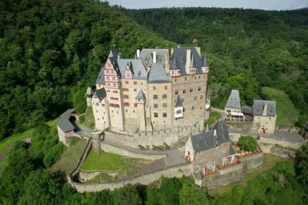 Castle Eltz - a történelem és kincsek