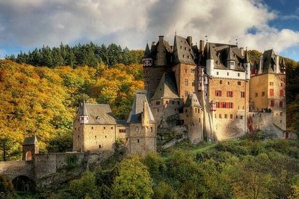 Castle Eltz - a történelem és kincsek