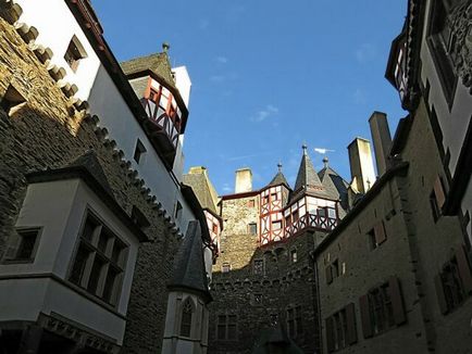 Castle Eltz - a történelem és kincsek