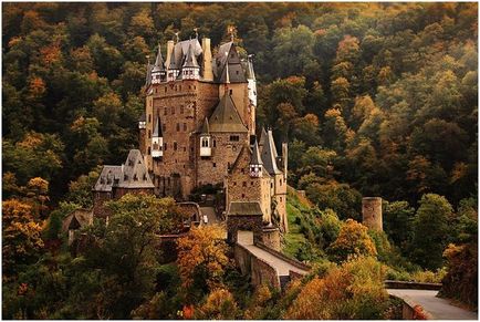 Castelul Eltz este un frumos castel al Europei