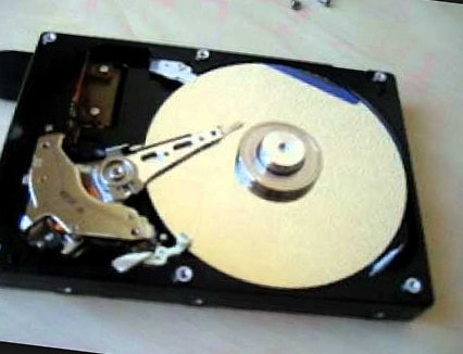 Clicul hard disk-ului face clic și nu este detectat
