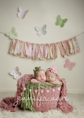 30 Fotografii de gemeni nou-născuți, suport pentru copii