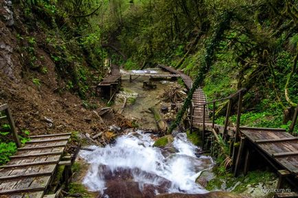 33 Cascade în districtul Lazarevsky din Sochi, limita naturală dzhegosh