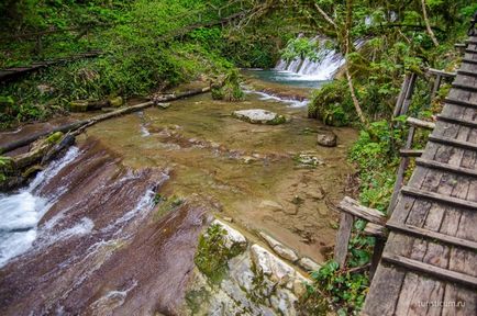 33 Cascade în districtul Lazarevsky din Sochi, limita naturală dzhegosh