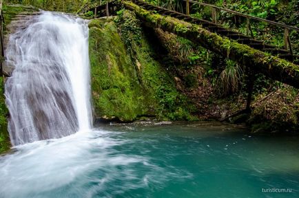 33 Cascade în districtul Lazarevsky din Sochi, limita naturală dzhegosh