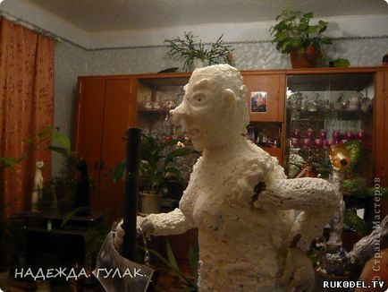 Баба Яга з монтажної піни, садові фігури своїми руками