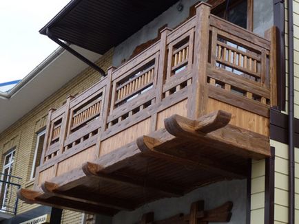 Балкони в приватних будинках фото дерев'яних конструкцій та інших варіантів, розбираємося з особливостями
