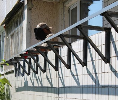 Балкон з виносом по підвіконню або плиті 4 етапи монтажу