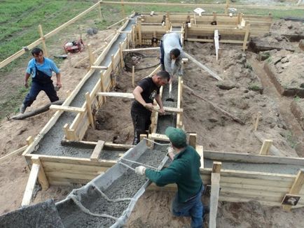 Baie de la grinzi lipite caracteristici de construcție a casei de oaspeți, proiecte, fotografii și clipuri video