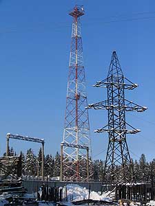 Turnul de comunicare are o înălțime de 64 metri pentru zona eoliană