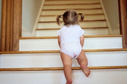 Siguranța copiilor la scări, colțuri și alte pericole la domiciliu